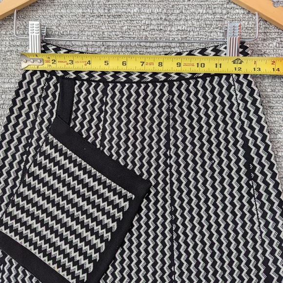 Women's Black & White Skirt With Large Assimetrical Front Pocket - Picture 4 of 8